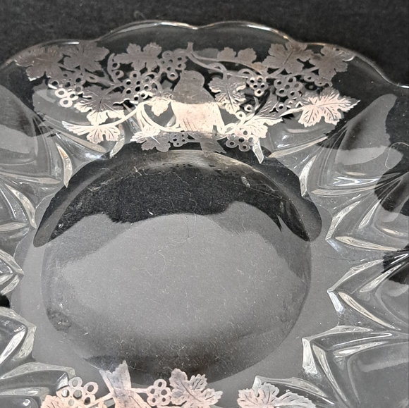 Vintage Leaves Berries and Birds Pattern Silver Glass Dish. - Picture 6 of 7